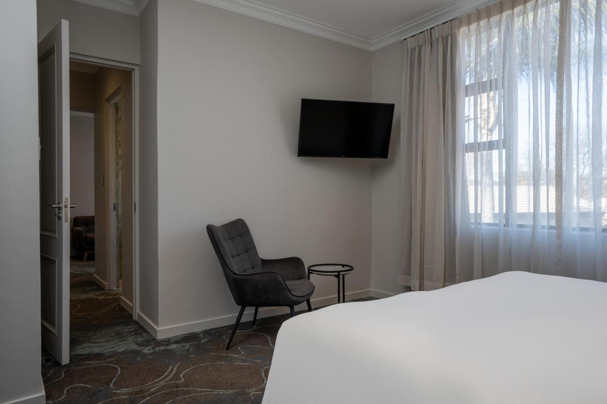 Radisson Hotel And Convention Centre Or Tambo Airport Joanesburgo Exterior foto